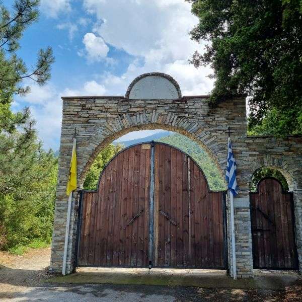 From here begins the trail to the KREVATIA REFUGE